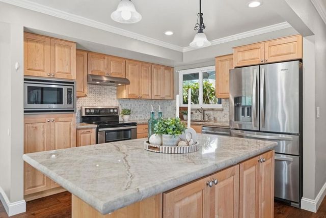 816 Cottonwood Drive, Cupertino, CA 95014