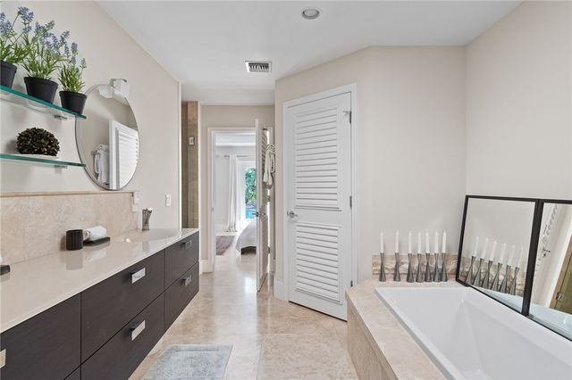 1200 Windrifter Way, Vero Beach, FL 32963