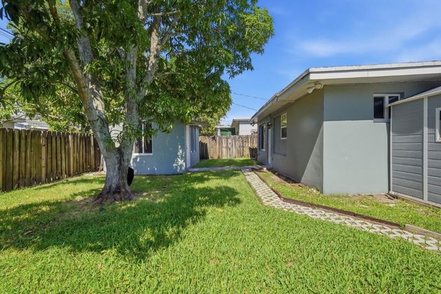 309 SW 7TH Court, Hallandale Beach, FL 33009