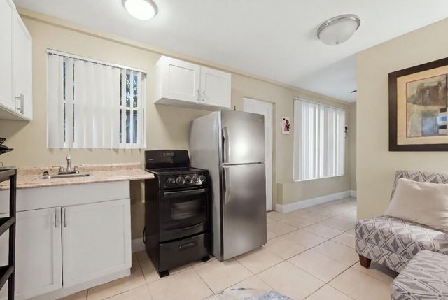 309 SW 7TH Court, Hallandale Beach, FL 33009