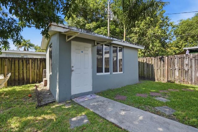 309 SW 7TH Court, Hallandale Beach, FL 33009