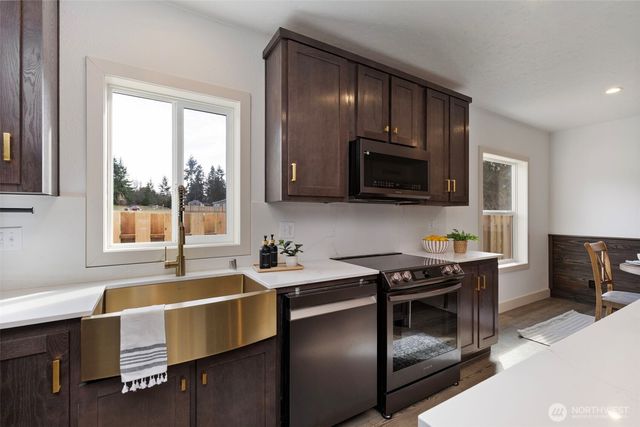 116 Sunset Meadows Lane, Port Hadlock, WA 98339