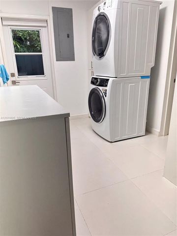 181 Island Dr, Key Biscayne, FL 33149