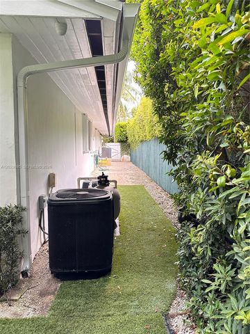 181 Island Dr, Key Biscayne, FL 33149