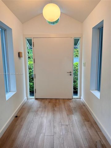 181 Island Dr, Key Biscayne, FL 33149