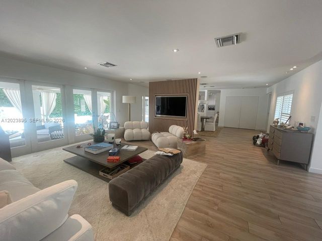 181 Island Dr, Key Biscayne, FL 33149