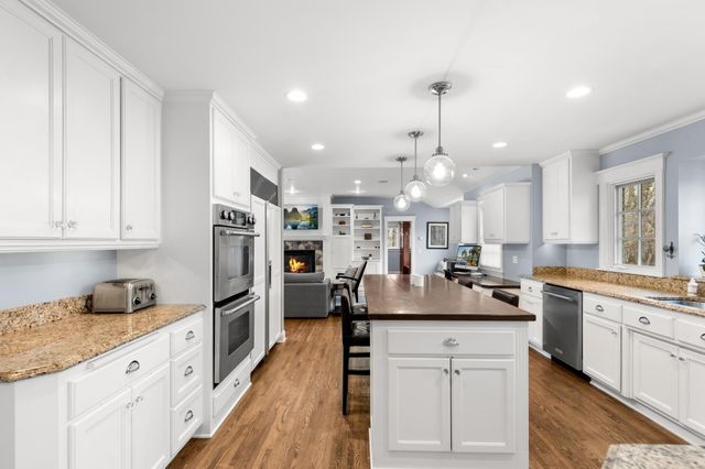 4236 Heathcote Road, Deephaven, MN 55391