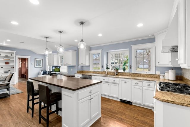 4236 Heathcote Road, Deephaven, MN 55391