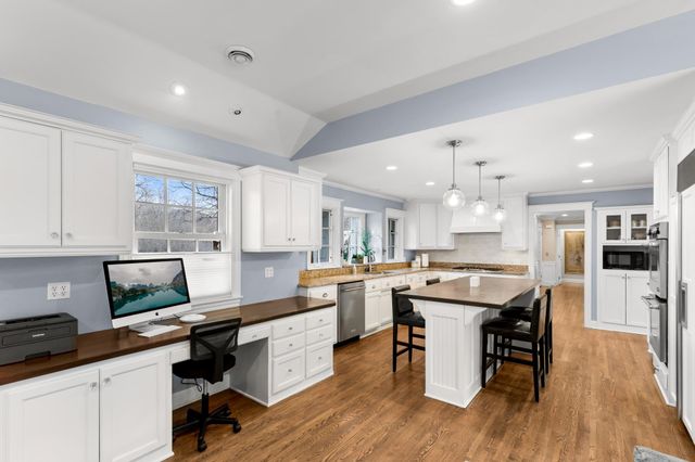 4236 Heathcote Road, Deephaven, MN 55391