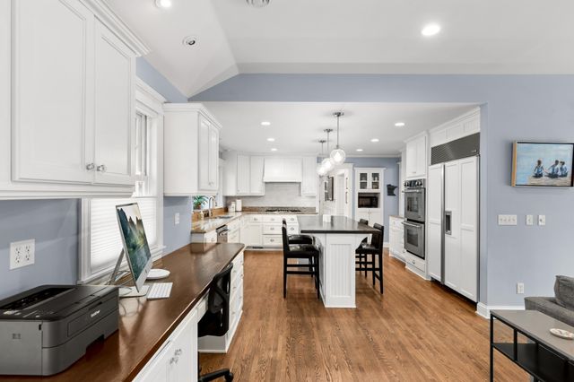 4236 Heathcote Road, Deephaven, MN 55391