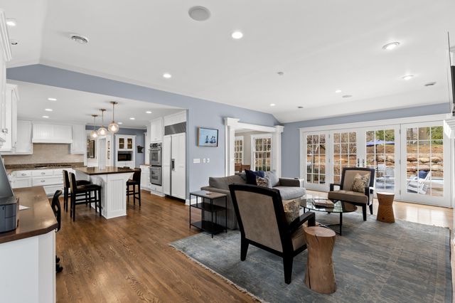 4236 Heathcote Road, Deephaven, MN 55391