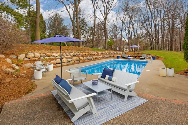 4236 Heathcote Road, Deephaven, MN 55391