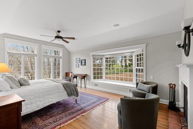 4236 Heathcote Road, Deephaven, MN 55391