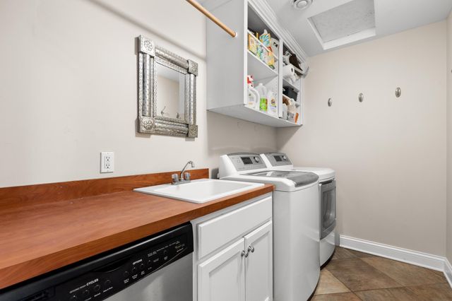 4236 Heathcote Road, Deephaven, MN 55391