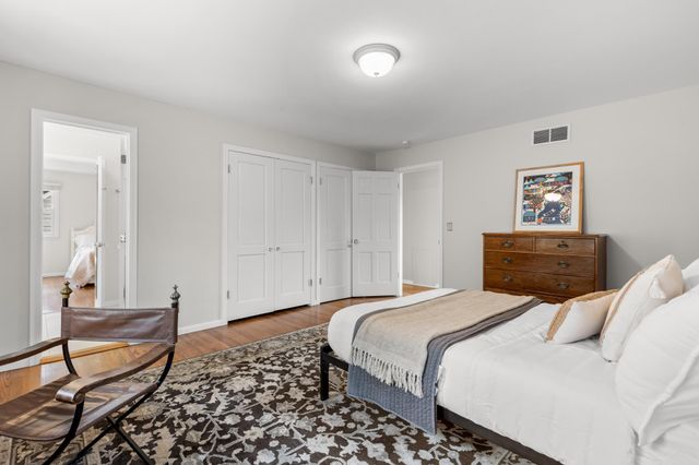 4236 Heathcote Road, Deephaven, MN 55391