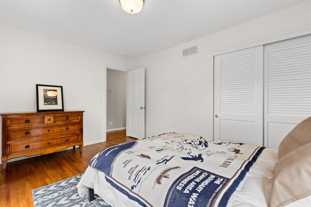 4236 Heathcote Road, Deephaven, MN 55391