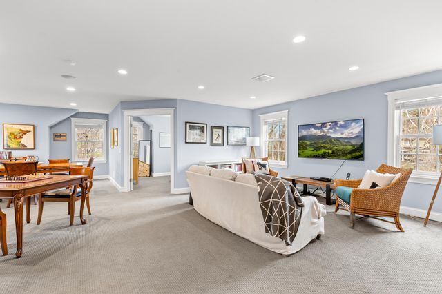 4236 Heathcote Road, Deephaven, MN 55391