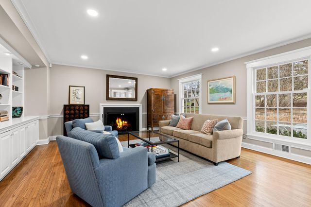 4236 Heathcote Road, Deephaven, MN 55391