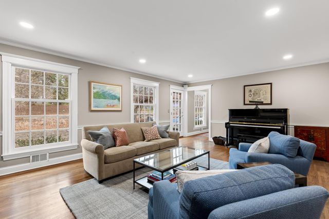 4236 Heathcote Road, Deephaven, MN 55391