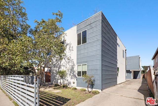 645 W 97th Street, Los Angeles, CA 90044