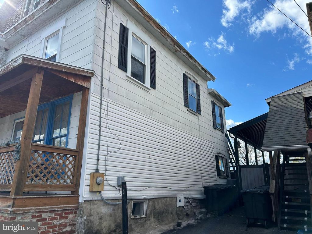 12 W WATER ST, Smithsburg, MD 21783