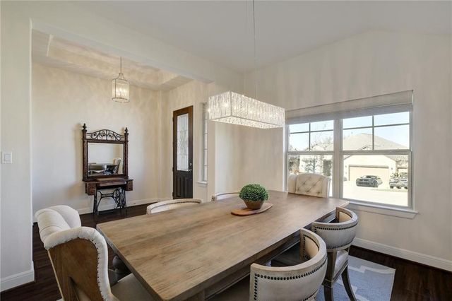 209 Wynnpage DR, Dripping Springs, TX 78620