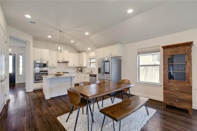 209 Wynnpage DR, Dripping Springs, TX 78620