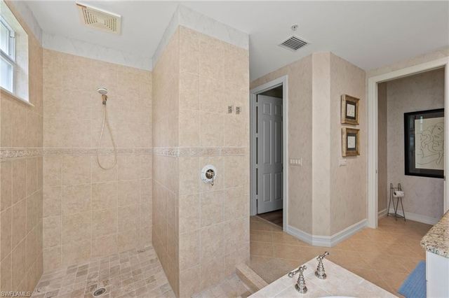 2809 TIBURON BLVD E 2-101, Naples, FL 34109