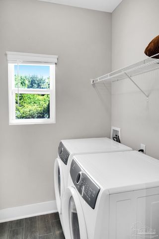 7967 Double Gate Dr, Pensacola, FL 32507