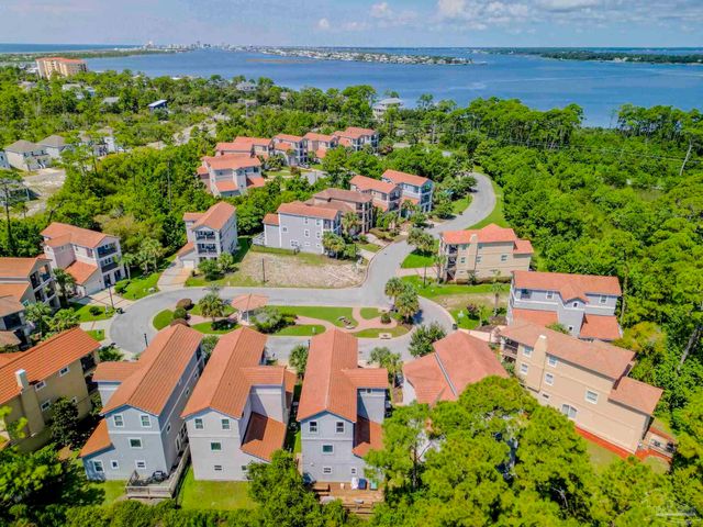 7967 Double Gate Dr, Pensacola, FL 32507