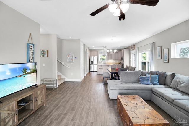 7967 Double Gate Dr, Pensacola, FL 32507