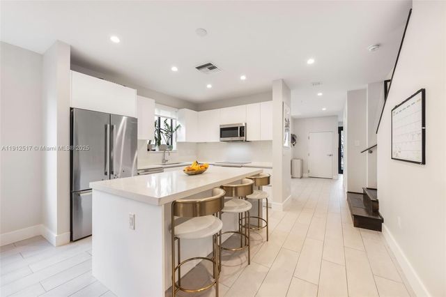 3174 Elizabeth St, Coconut Grove, FL 33133