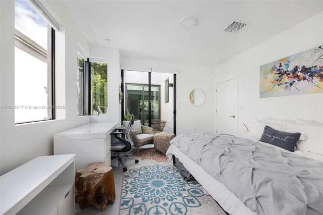 3174 Elizabeth St, Coconut Grove, FL 33133