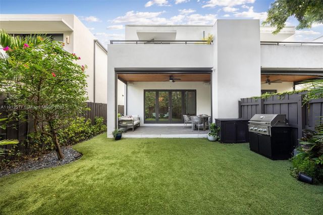 3174 Elizabeth St, Coconut Grove, FL 33133