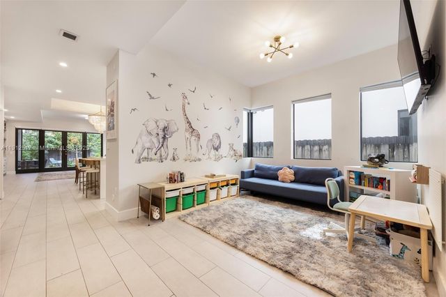 3174 Elizabeth St, Coconut Grove, FL 33133