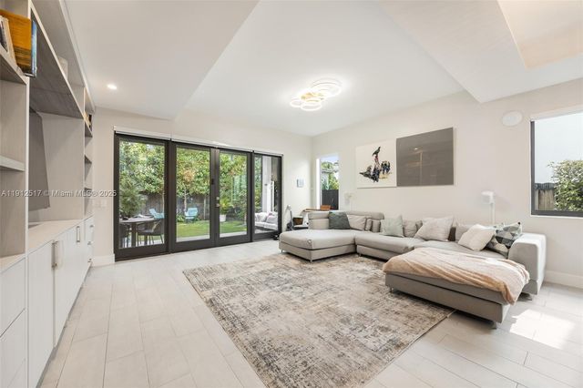 3174 Elizabeth St, Coconut Grove, FL 33133