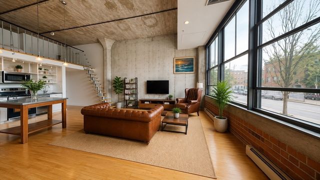156 Porter St 112, Boston, MA 02128