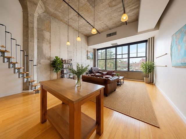156 Porter St 112, Boston, MA 02128