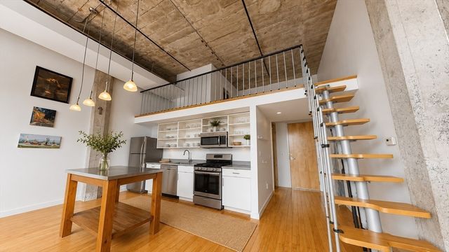 156 Porter St 112, Boston, MA 02128