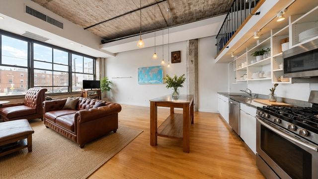 156 Porter St 112, Boston, MA 02128
