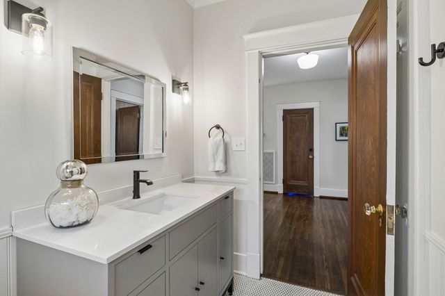 810 Russell St, Nashville, TN 37206