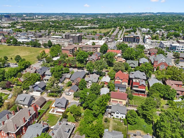 810 Russell St, Nashville, TN 37206