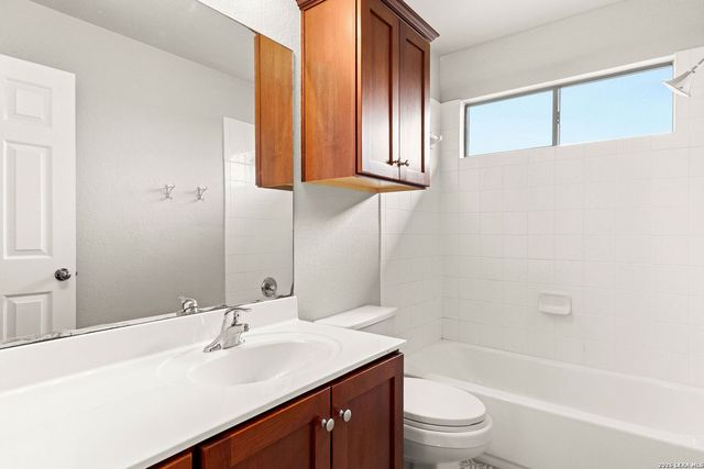 942 San Pedro, New Braunfels, TX 78132