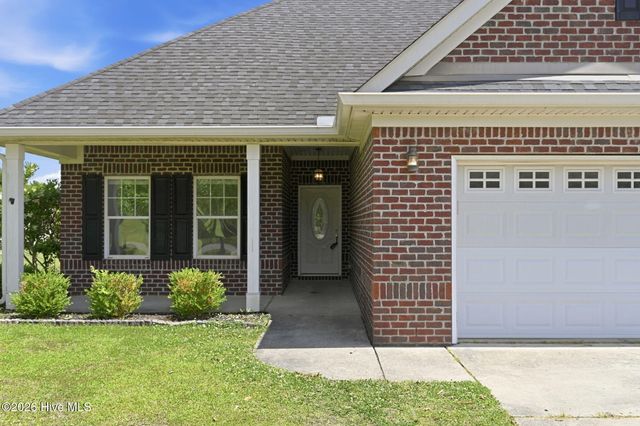 201 Silver Creek Loop, Sneads Ferry, NC 28460