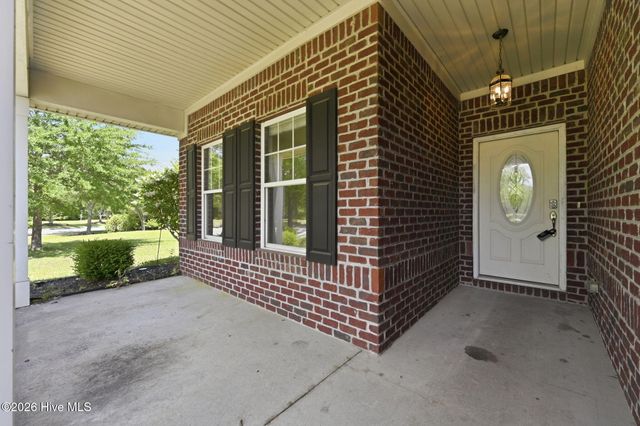 201 Silver Creek Loop, Sneads Ferry, NC 28460