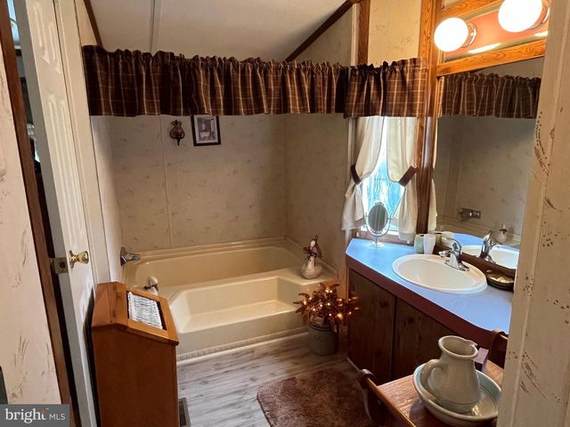 23 SUMTER DR, Martinsburg, WV 25403