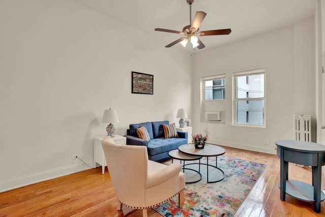 1100 N La Salle Drive 610, Chicago, IL 60610