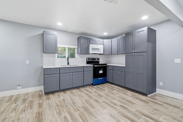 3031 Sunnydale Drive, Houston, TX 77051