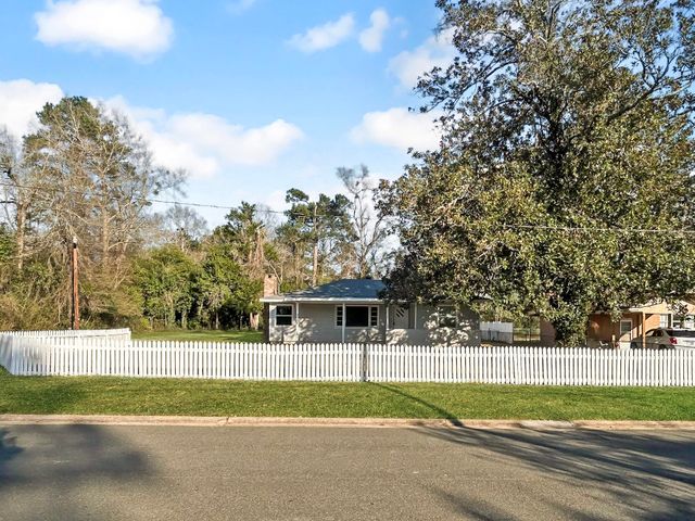 616 N Frusha Dr, Deridder, LA 70634