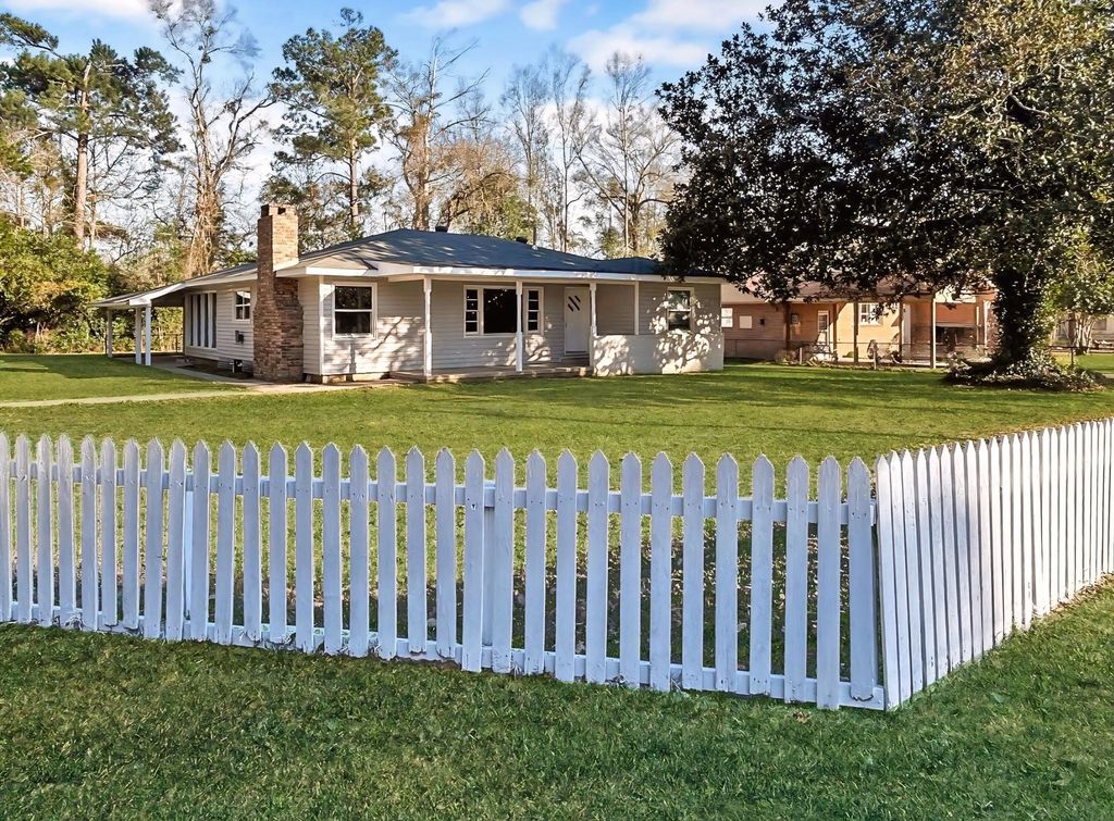 616 N Frusha Dr, Deridder, LA 70634